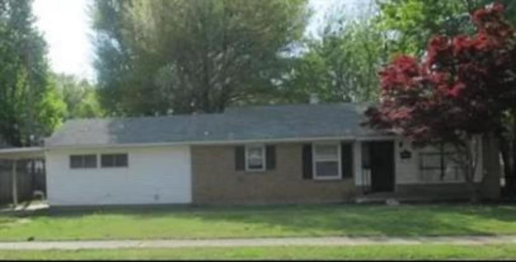 925 Avon Rd, Memphis, TN 38122 - view of front of house featuring a front lawn and a carport