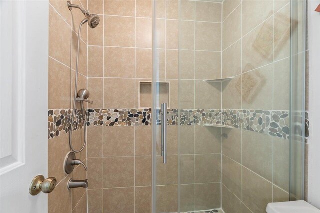 2518 Bassfield Dr, Memphis, TN 38133 - bathroom with a tile shower