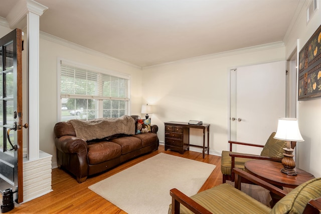 4152 Barfield Rd, Memphis, TN 38117 - living area featuring crown molding and light wood finished floors