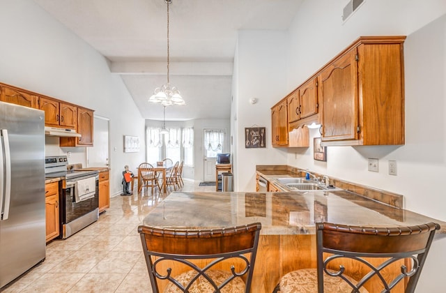 6686 Elmore Ridge Ln, Memphis, TN 38134 - kitchen with stainless steel appliances, a sink, a chandelier, a peninsula, and beamed ceiling