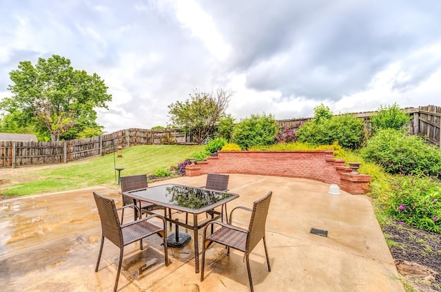 6686 Elmore Ridge Ln, Memphis, TN 38134 - view of patio / terrace with outdoor dining area