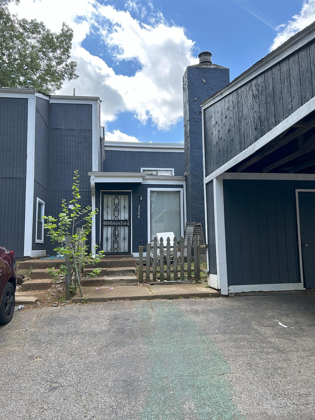3344 Kirby Trees Pl, Memphis, TN 38115 - property entrance featuring a chimney and fence