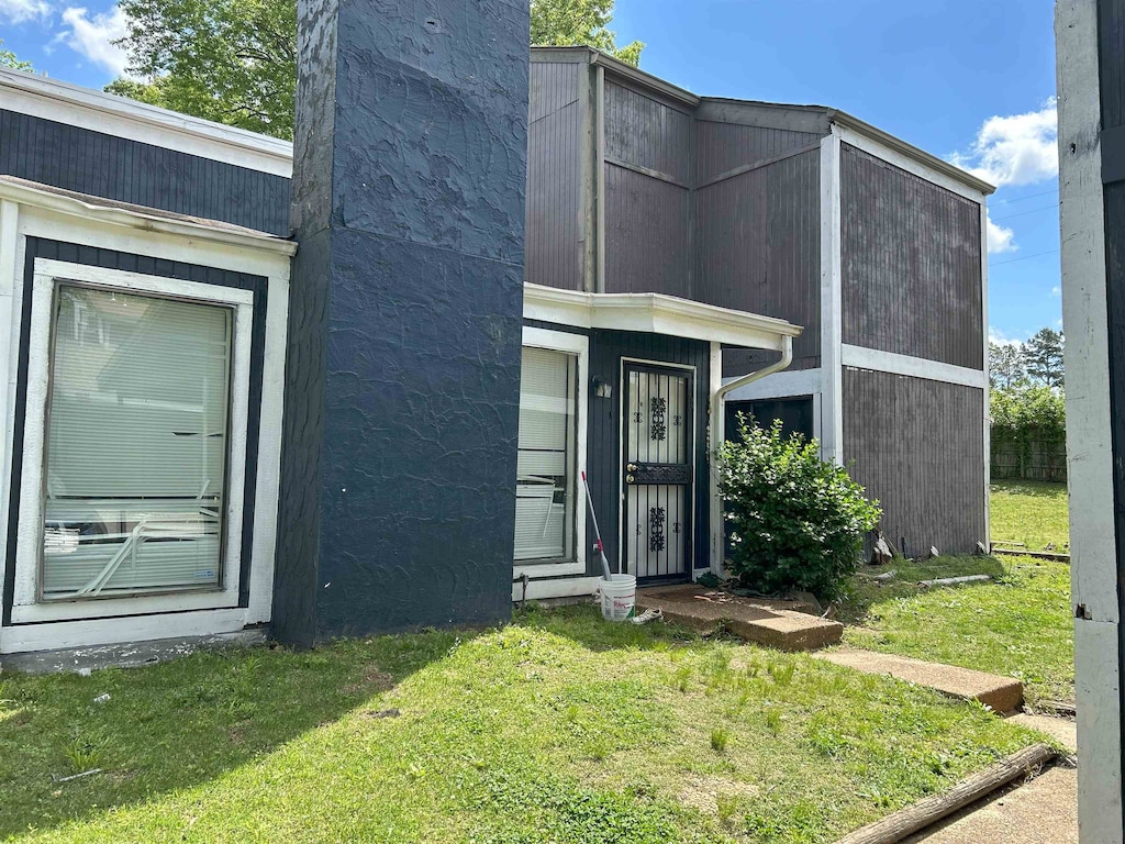 6443 Kirby Trees Pl, Memphis, TN 38115 - view of front facade with a front lawn
