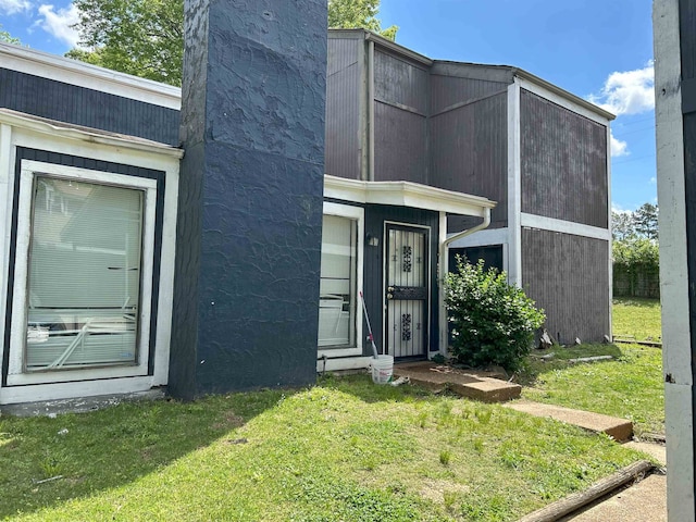6443 Kirby Trees Pl, Memphis, TN 38115 - view of front facade with a front lawn