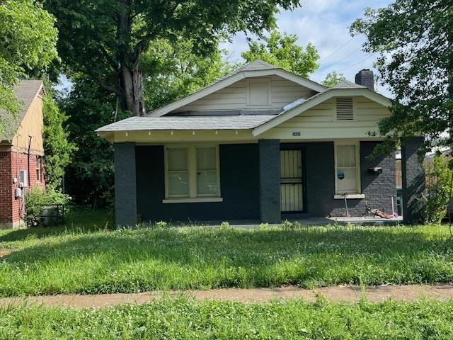 3482 Hadley Rd, Memphis, TN 38111 - bungalow-style home featuring a chimney and covered porch
