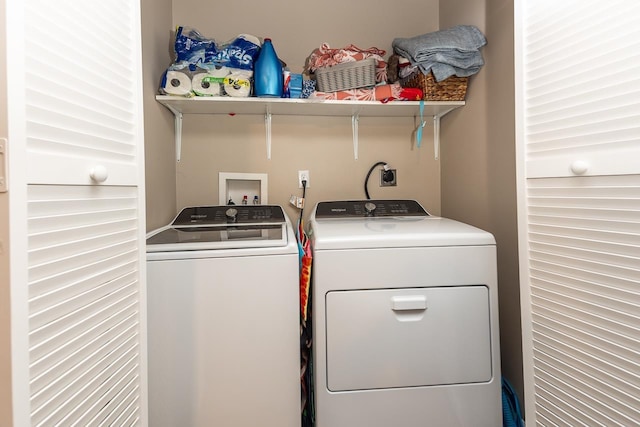 washroom featuring washing machine and clothes dryer