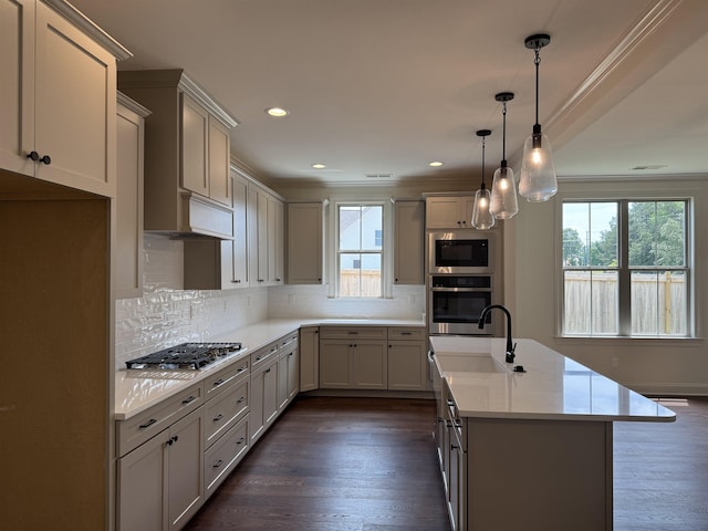 kitchen featuring appliances with stainless steel finishes, dark wood-style floors, decorative backsplash, recessed lighting, and crown molding