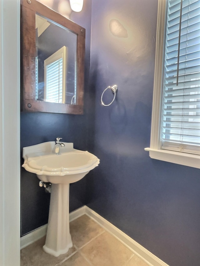 1354 E Island Pl, Memphis, TN 38103 - bathroom featuring baseboards, tile patterned flooring, and plenty of natural light