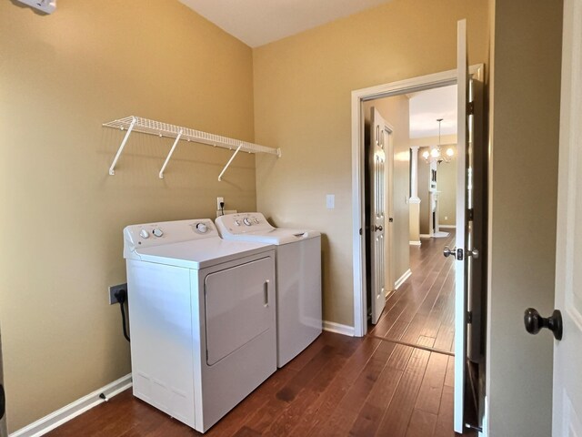 1354 E Island Pl, Memphis, TN 38103 - laundry room featuring independent washer and dryer, dark wood-style flooring, a chandelier, and baseboards