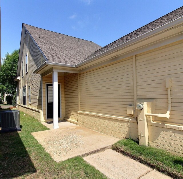 1354 E Island Pl, Memphis, TN 38103 - rear view of house with cooling unit, a patio area, and roof with shingles