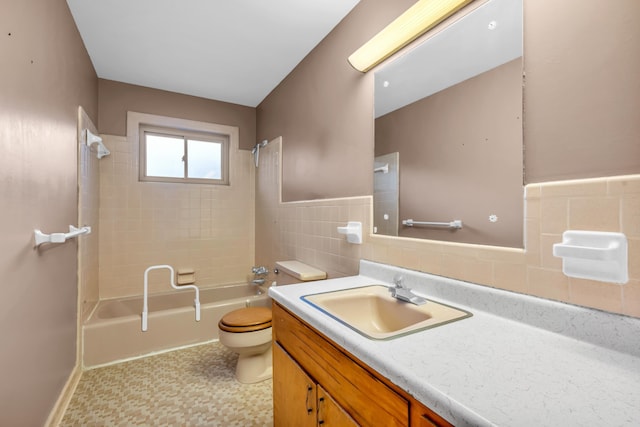 6196 Ivanhoe Cv, Bartlett, TN 38134 - full bathroom with toilet, vanity, tile walls, and shower / tub combination