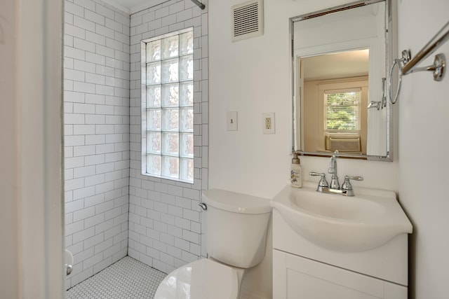 236 N Willett St, Memphis, TN 38112 - bathroom featuring toilet, vanity, and a tile shower