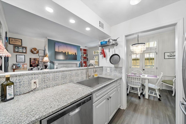 2268 Tunis Cv Unit 2268, Memphis, TN 38104 - kitchen featuring a sink, dishwasher, a chandelier, recessed lighting, and white cabinetry