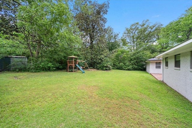 4539 Kings Park Rd, Memphis, TN 38117 - view of green lawn featuring a playground