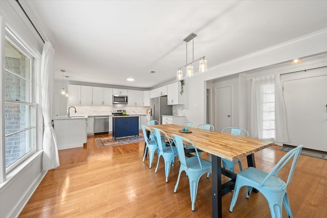 4539 Kings Park Rd, Memphis, TN 38117 - dining area with light wood finished floors, crown molding, and recessed lighting
