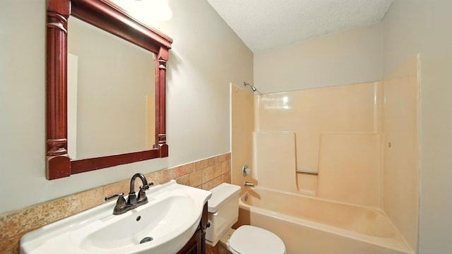 979 Ray Bluff Rd, Millington, TN 38053 - full bath with a textured ceiling, toilet,  shower combination, vanity, and tile walls