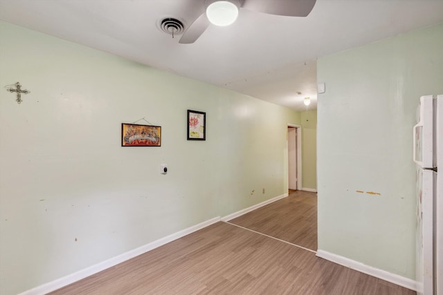 4381 Embassy Dr, Memphis, TN 38108 - unfurnished room featuring light wood-style flooring, a ceiling fan, and baseboards