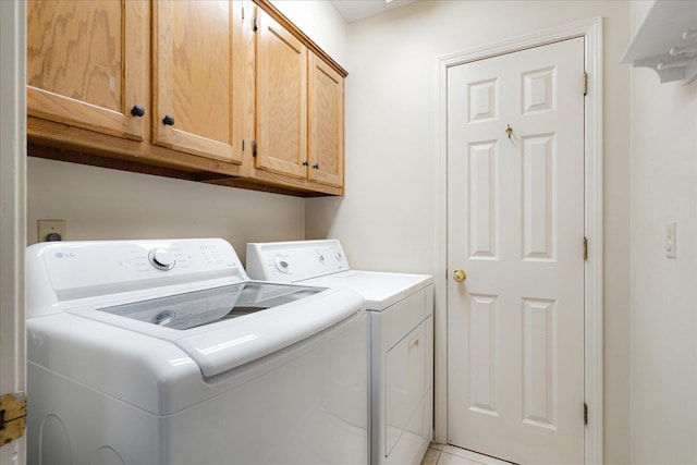 7733 Quick Fox Cv, Memphis, TN 38016 - laundry room featuring washing machine and clothes dryer and cabinet space