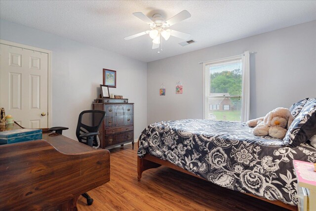 7733 Quick Fox Cv, Memphis, TN 38016 - bedroom with wood finished floors and ceiling fan