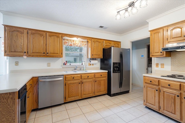 7733 Quick Fox Cv, Memphis, TN 38016 - kitchen featuring stainless steel appliances, a sink, under cabinet range hood, light countertops, and crown molding