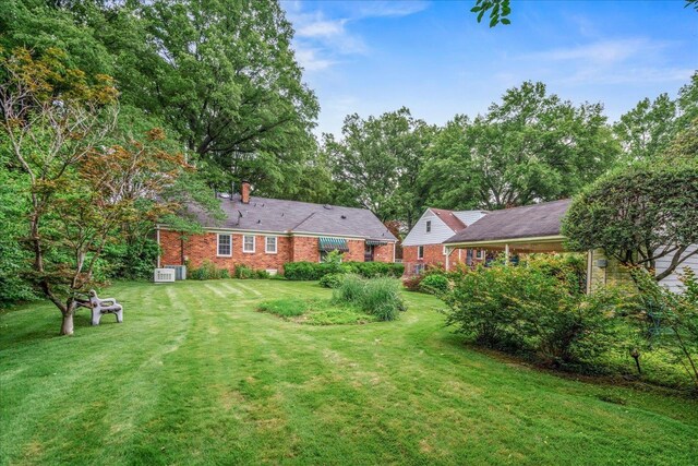 1079 Woodview Dr, Memphis, TN 38117 - view of grassy yard
