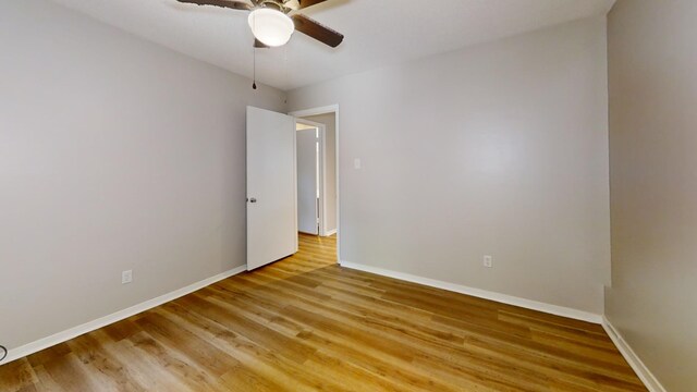 3983 Grahamdale Cir Unit 3983B, Memphis, TN 38122 - spare room with a ceiling fan, light wood finished floors, and baseboards