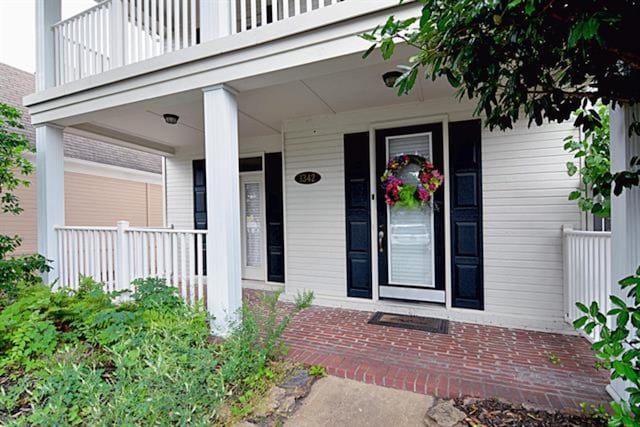 1342 Harbor Park Dr, Memphis, TN 38103 - entrance to property with covered porch