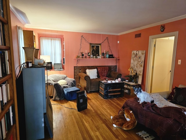 1993 Higbee Ave, Memphis, TN 38104 - living room with wood finished floors and crown molding