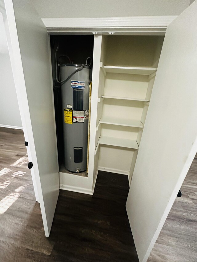 2232 Amethyst Cv, Memphis, TN 38127 - utility room with electric water heater