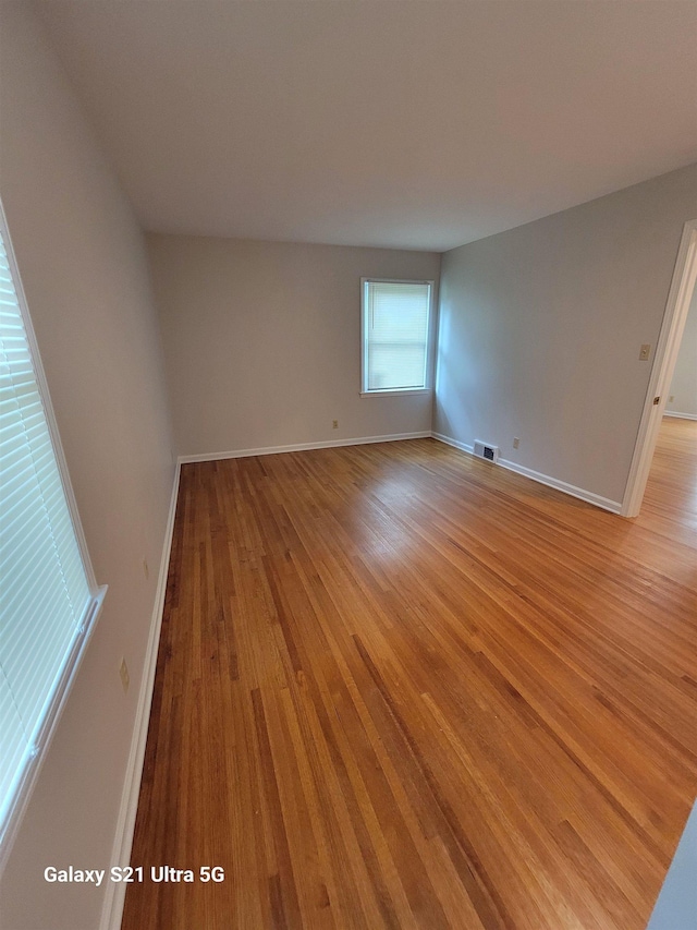 5551 Derron Dr, Memphis, TN 38115 - empty room featuring light wood-type flooring and baseboards