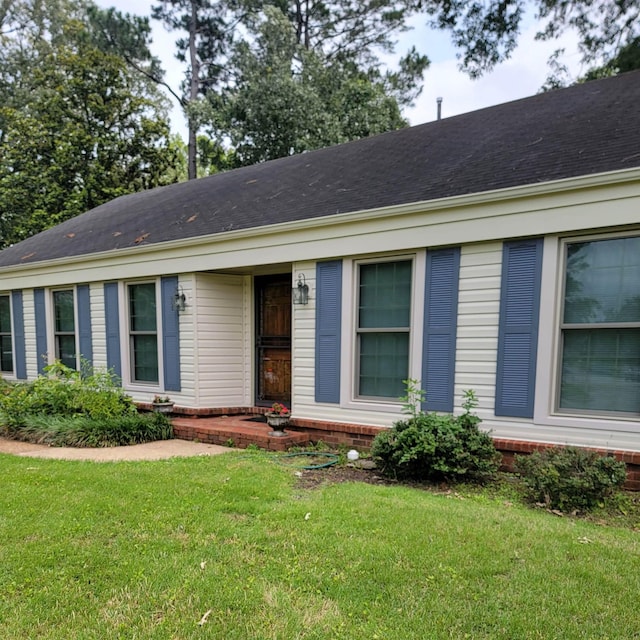 5551 Derron Dr, Memphis, TN 38115 - single story home featuring a front lawn