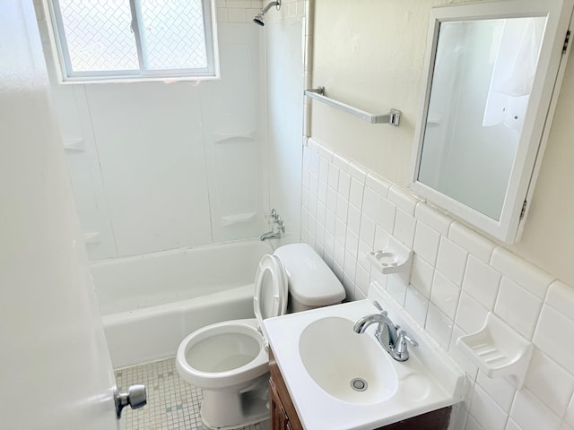 3170 Harvester Ln, Memphis, TN 38127 - bathroom with toilet, shower / tub combo with curtain, vanity, tile patterned floors, and tile walls