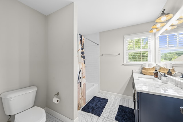 1002 New York St, Memphis, TN 38104 - bathroom featuring baseboards, toilet, vanity, and shower / bath combo with shower curtain