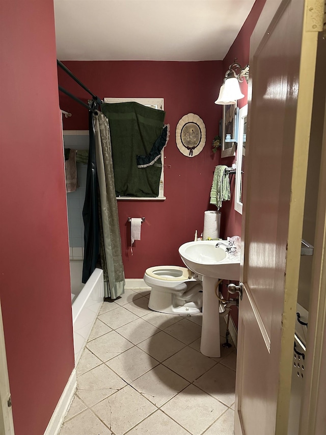 1503 Hope St, Memphis, TN 38111 - bathroom featuring toilet, shower / tub combo, and tile patterned flooring