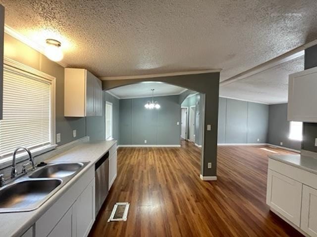 4472 Cedar Ridge Ln, Unicorp/Memphis, TN 38128 - kitchen featuring a sink, open floor plan, stainless steel dishwasher, dark wood-type flooring, and a chandelier
