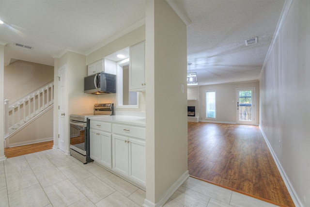 1823 Allenby Green Dr Unit 6, Germantown, TN 38139 - kitchen featuring appliances with stainless steel finishes, crown molding, white cabinetry, and baseboards