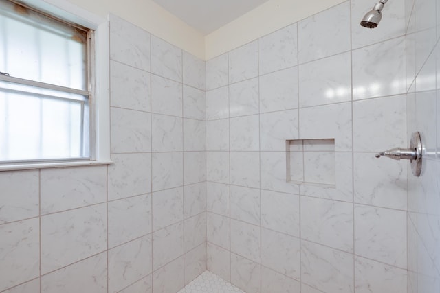 5151 Canton Dr, Memphis, TN 38116 - full bath featuring tiled shower