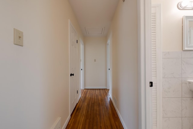 5151 Canton Dr, Memphis, TN 38116 - hall featuring dark wood-style floors and baseboards