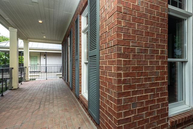 1060 Island Dr, Memphis, TN 38103 - view of patio