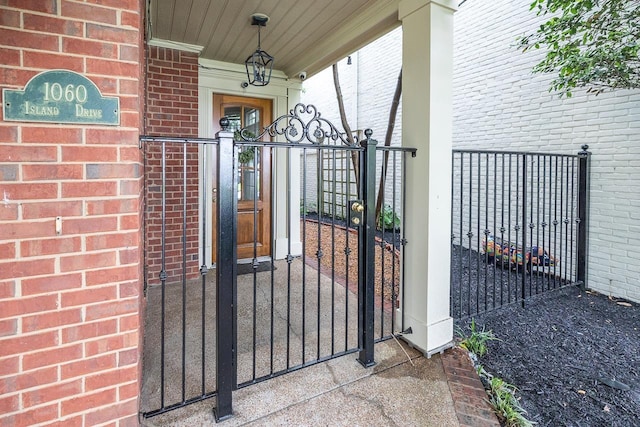 1060 Island Dr, Memphis, TN 38103 - gate featuring covered porch