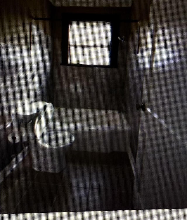361 Jacklyn Ave, Memphis, TN 38106 - full bath with toilet and washtub / shower combination