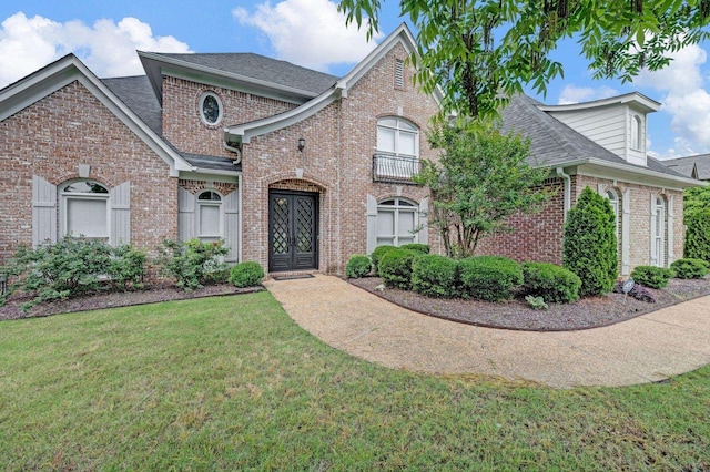 546 Township Cv, Collierville, TN 38017 - traditional-style house with brick siding, a front lawn, and roof with shingles