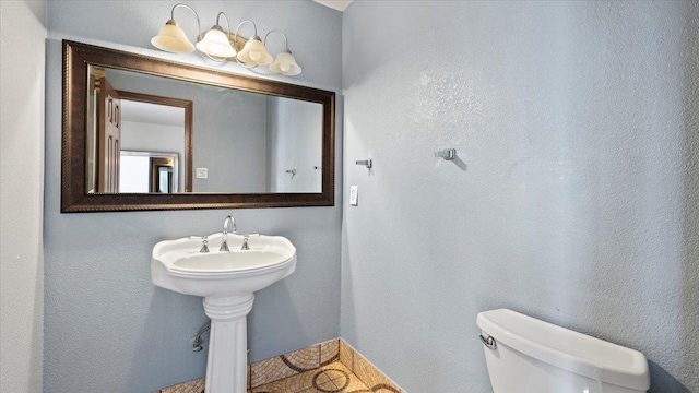 6861 Sauterne Cv, Memphis, TN 38115 - half bath featuring toilet