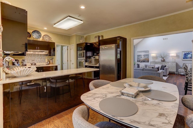 6703 N Kirby Oaks Cv, Memphis, TN 38119 - kitchen featuring freestanding refrigerator, under cabinet range hood, light wood-style floors, light countertops, and a peninsula