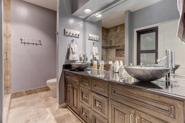 6703 N Kirby Oaks Cv, Memphis, TN 38119 - full bath featuring tiled shower, toilet, vanity, and baseboards