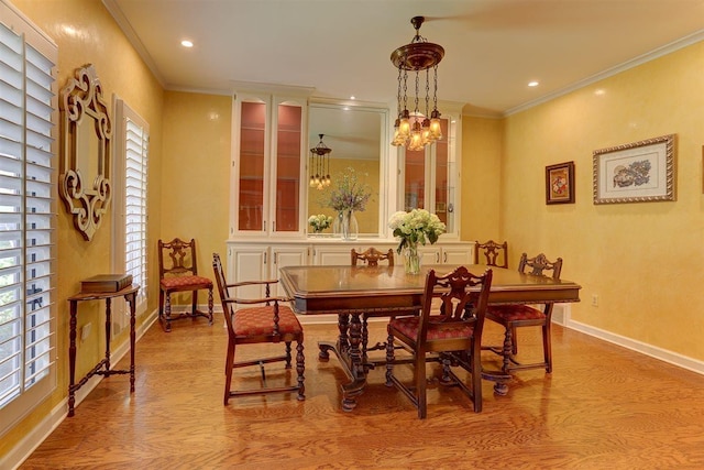 6703 N Kirby Oaks Cv, Memphis, TN 38119 - dining room with wood finished floors, crown molding, baseboards, a chandelier, and recessed lighting