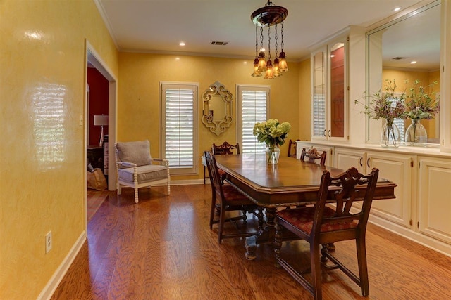 6703 N Kirby Oaks Cv, Memphis, TN 38119 - dining area with crown molding, wood finished floors, baseboards, recessed lighting, and a chandelier