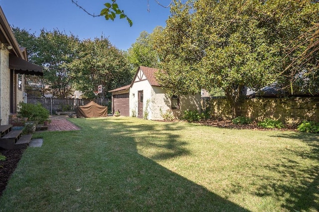 1514 Vance Ave, Memphis, TN 38104 - view of yard with an outbuilding