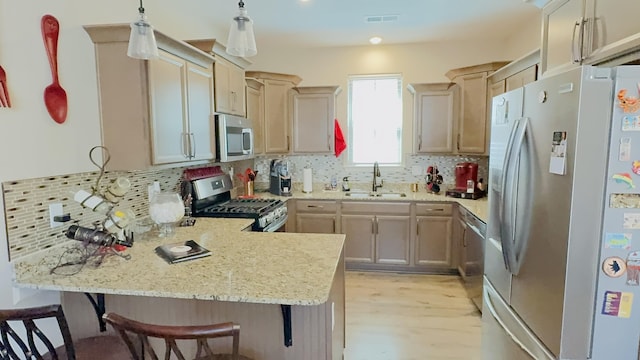 10156 Amberton Cv, Cordova, TN 38018 - kitchen featuring appliances with stainless steel finishes, a sink, a peninsula, and backsplash