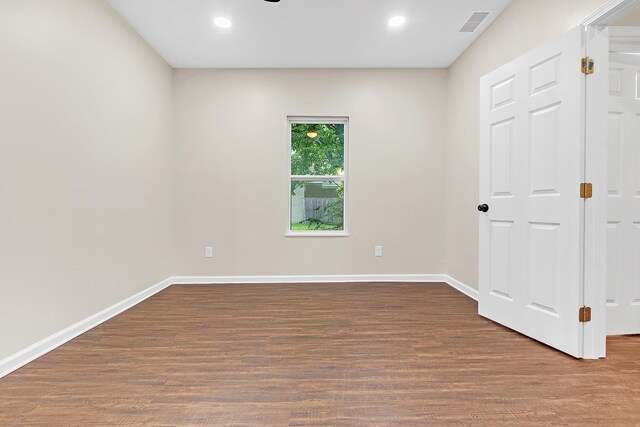 510 Leath St, Memphis, TN 38105 - empty room with wood finished floors, baseboards, and recessed lighting